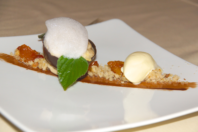 Restaurant-Zum-Löwen-Dessert-von-der-Tesiner-Kastanie-Grapefruit-und-Lorbeereis