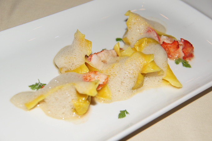Restaurant-Zum-Löwen-Tortelloni-mit-Kastanien-gefüllt-und-Hummer