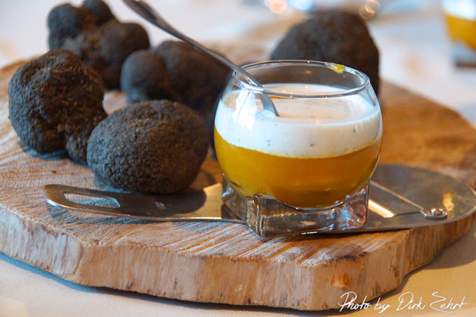 Kürbissuppe mit Creme Fraiche und Trüffeln