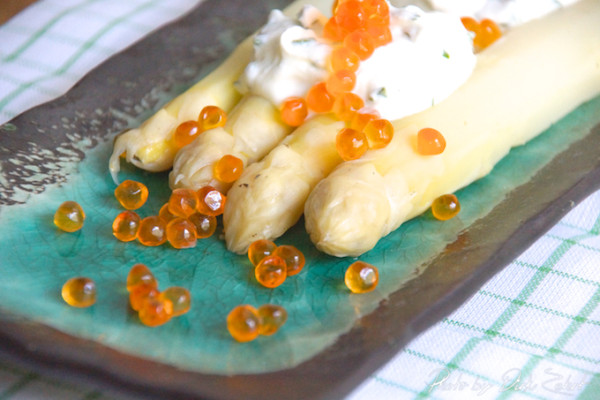 Spargel mit Bärlauchquark und Lachskaviar - Rezept