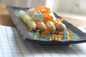 Spargel mit Bärlauchquark und Lachskaviar