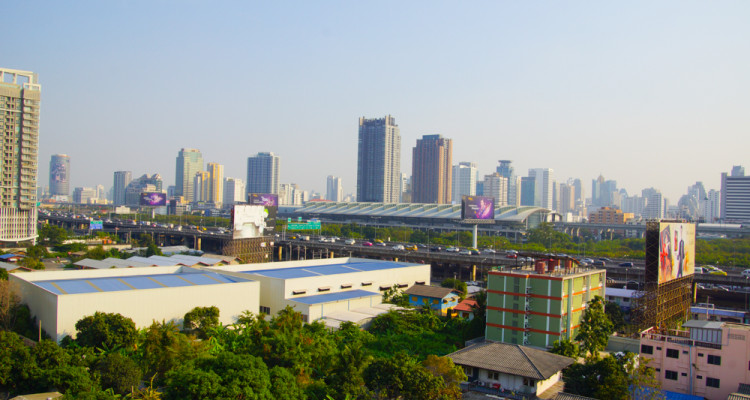 HI Residence Bangkok - Ausblick auf die Makkasan Station