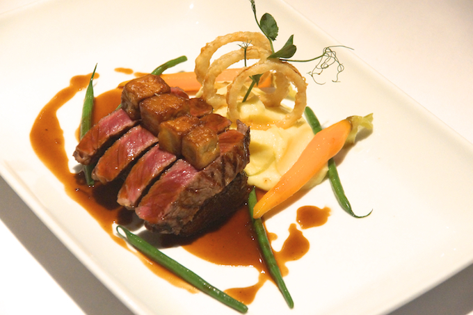 Fireplace Grill Bangkok - Signature Dish - Steak und Stopfleber