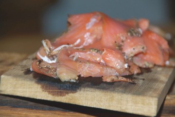 Mit Aquavit gebeizter Lachs - Eine Köstlichkeit zu Weihnachten