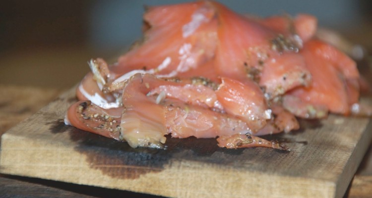 Mit Aquavit gebeizter Lachs - Eine Köstlichkeit zu Weihnachten