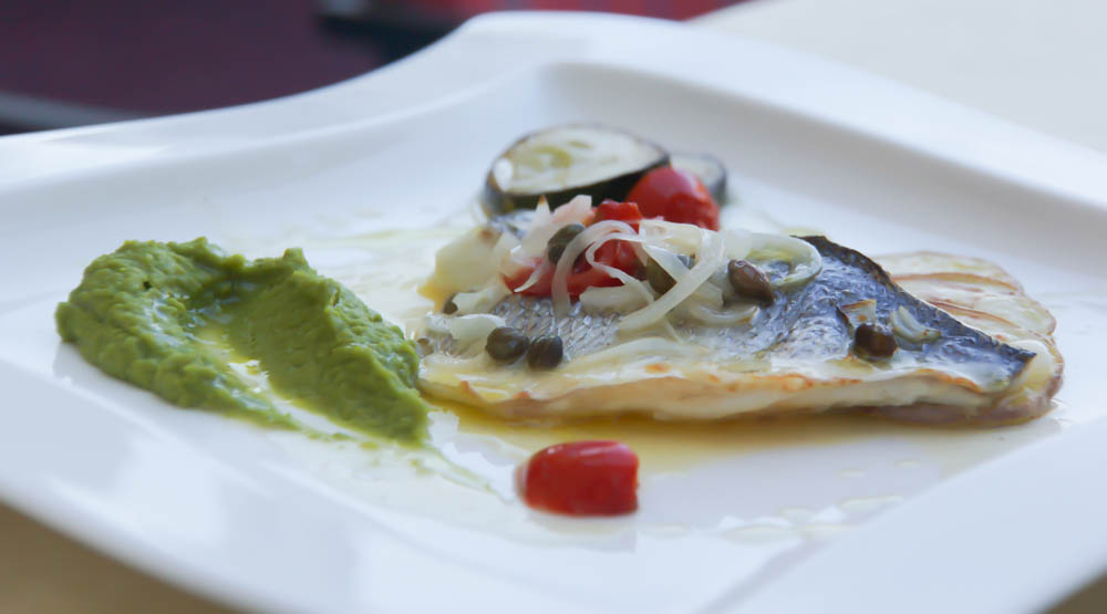 Kukuriku Restaurant in Kastav - Fisch mit Erbspüree und Kartoffelscheiben
