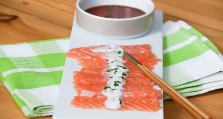 Lachs Sashimi mit Koriander-Chili Soße - Eine perfekte sommerliche ...