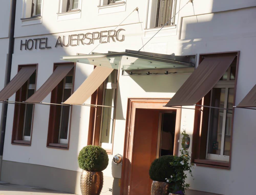 Hotel Auersperg Salzburg - Frontansicht von der Auersperger Straße