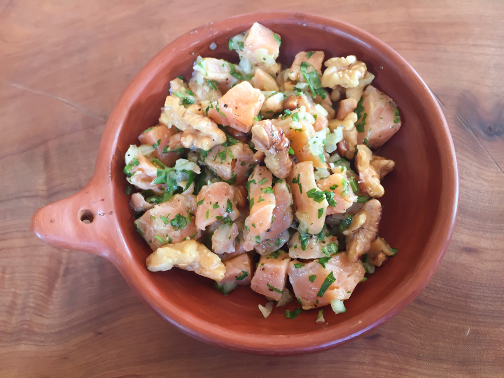 Lachs Ceviche mit Walnüssen