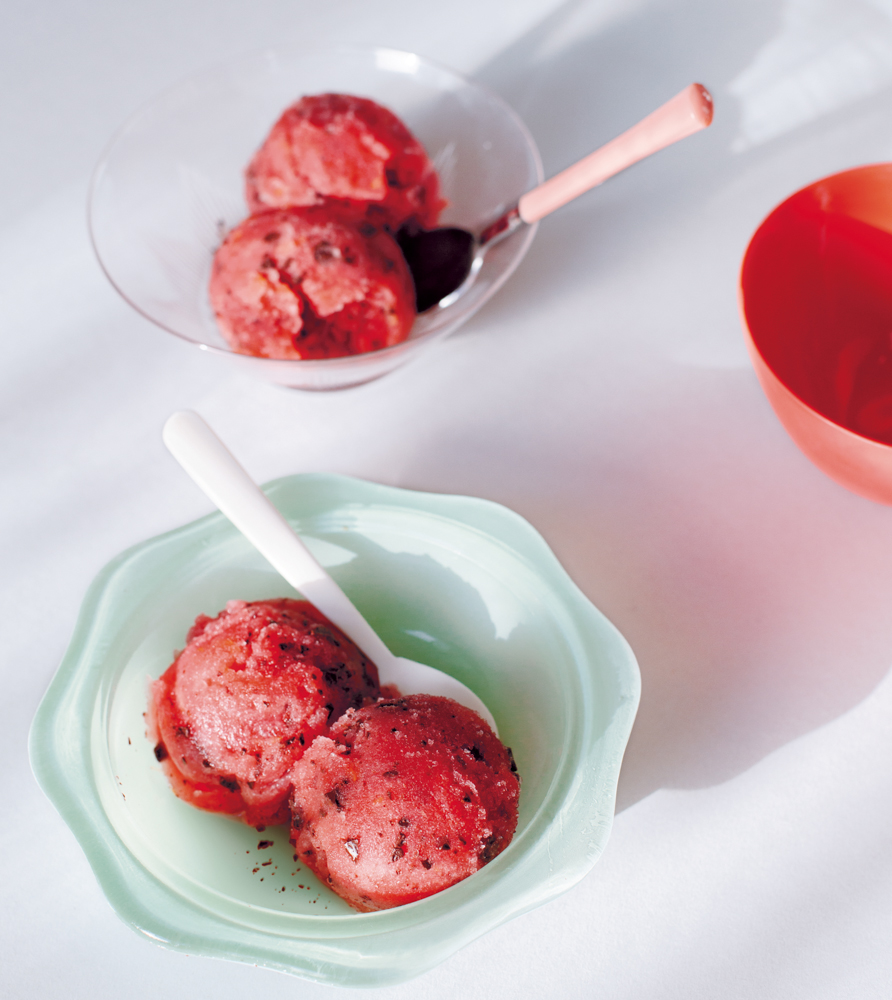 Blutorangensorbet mit Schokostückchen