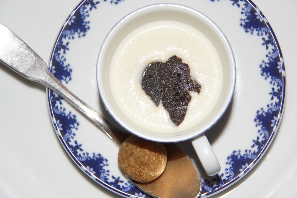 Le Claire de la Plume - Topinambur Trüffel Cappuchino