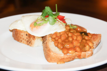 Spiegeleier und Bohnen - Das perfekte Frühstück