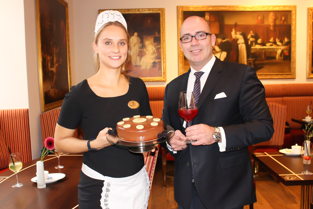 Wiener Kaffeehaus Eröffnung mit Hoteldirektor Bertold Reul; Fotocredit_De Medici-2
