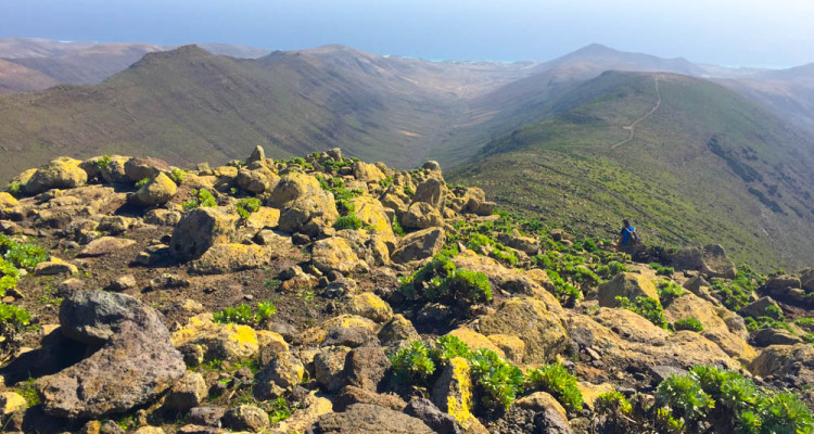 Pico de la Zarza Rundweg - Famoser Blick über die Bergkuppen bis zum Meer