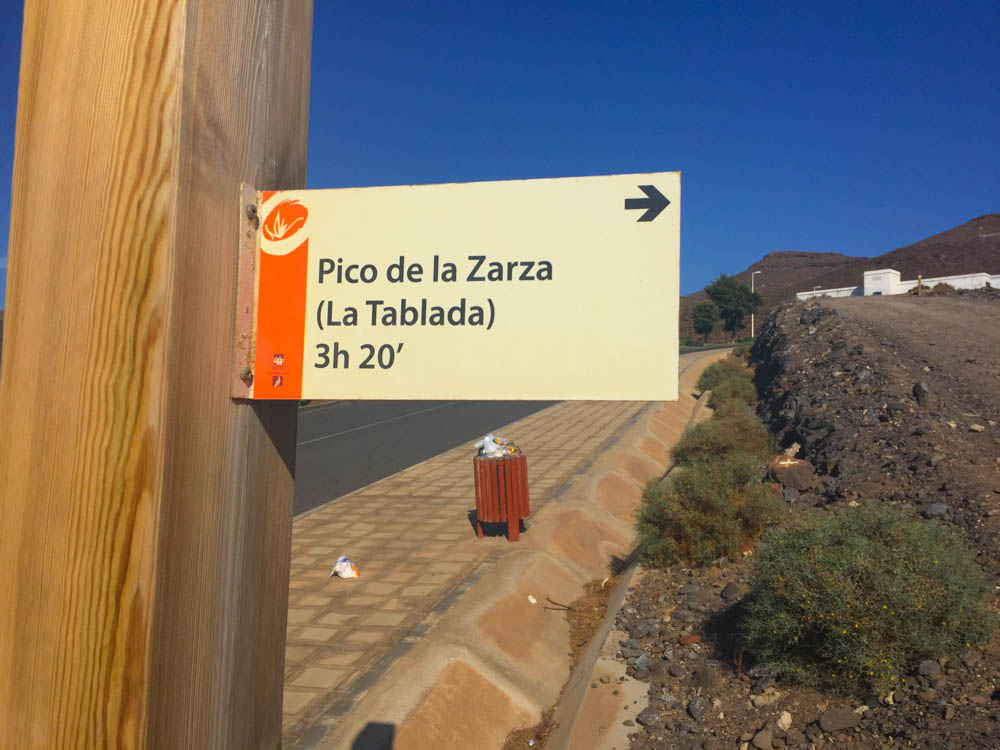 Pico de la Zarza Rundweg - Nun den vorgezeigten Abzweig nehmen