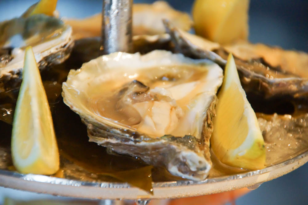 Brasserie Adriatic - Leckere Austern mit Zitrone