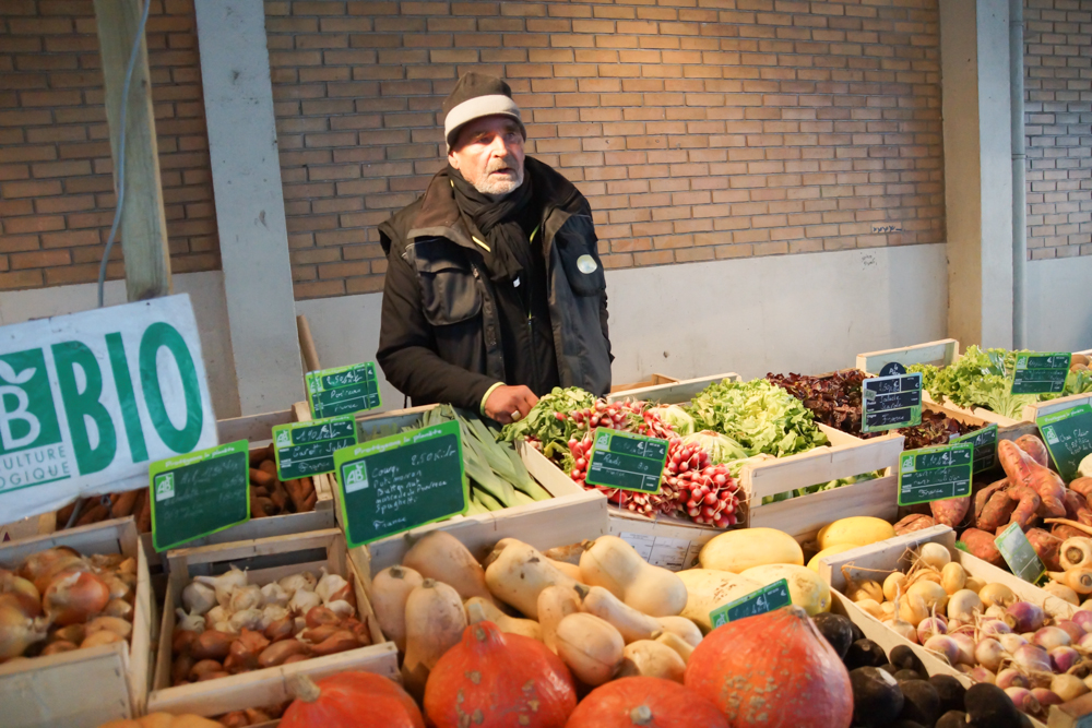 Marché de Talensac in Nantes - Der Gemüsehändler kennt sich bestens aus