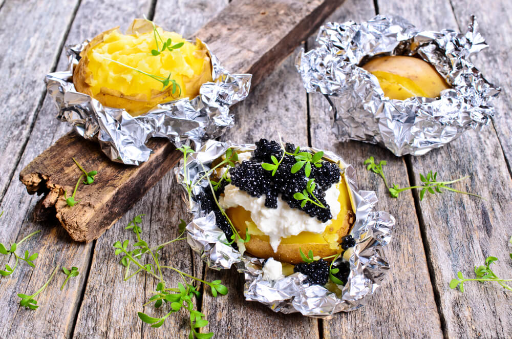 Backkartoffeln mit Schmand und Beluga-Kaviar 