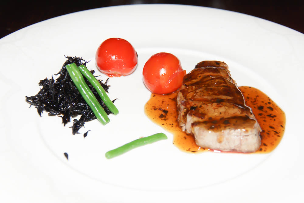 Beef - Algen, Tomaten und Bohnen - dazu Trüffelsoße satt