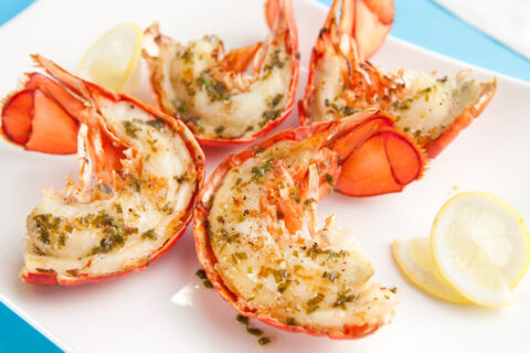 Gegrillter Hummer mit Knoblauch-Basilikum Butter - Köstliches und leichtes Hummer-Rezept