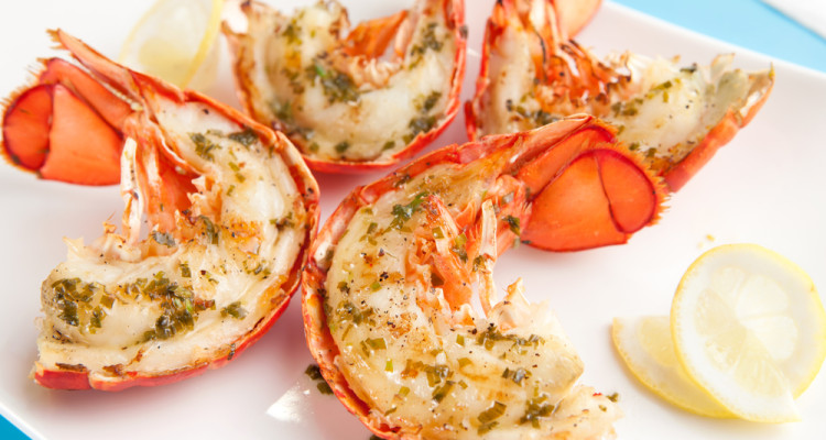 Gegrillter Hummer mit Knoblauch-Basilikum Butter - Köstliches und leichtes Hummer-Rezept