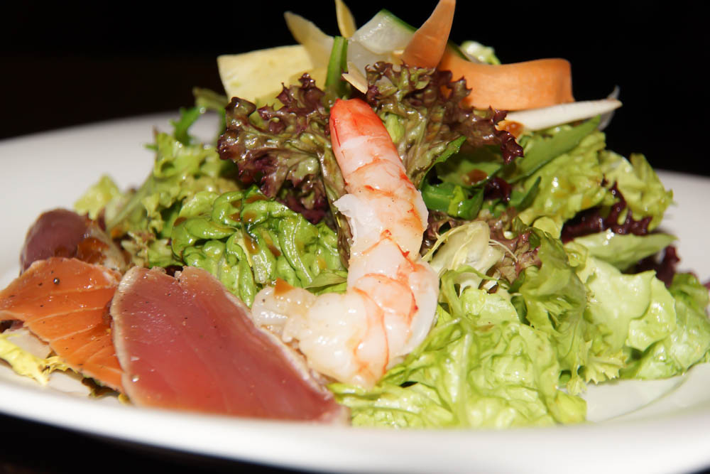 Gemischter Sashimi Salat mit Matsuhisa Dressing