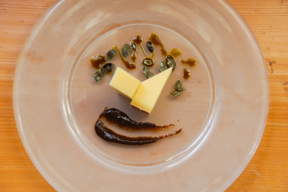 Gereifter Allgäuer Bergkäse mit Früchtesenf