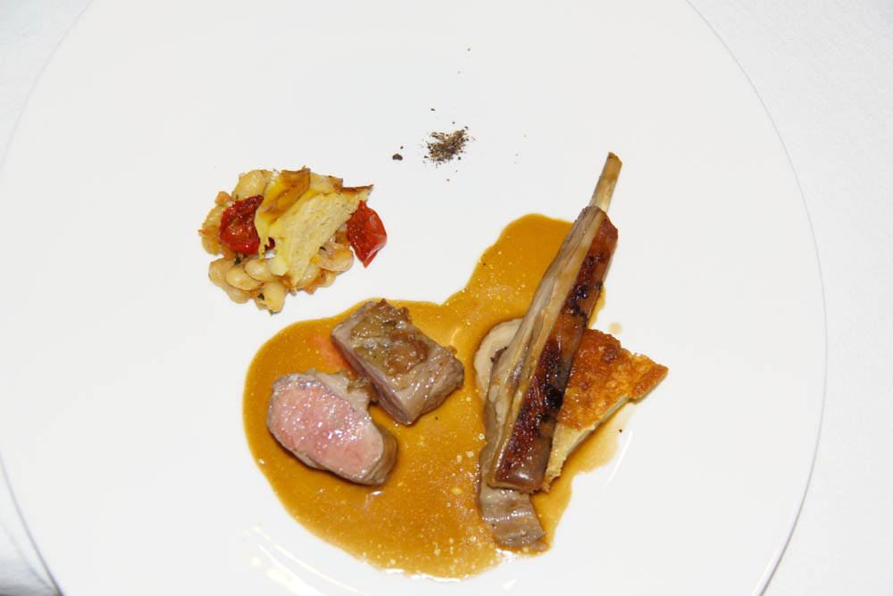 Zweierlei vom Berglamm mit weißen Bohnen und Polenta