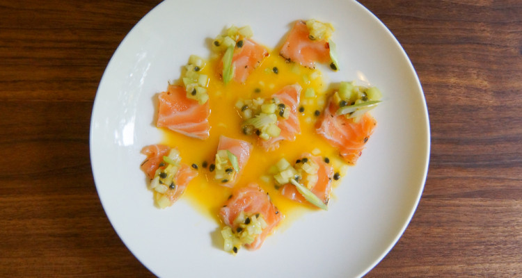 Wildlachs mit Passionsfrucht und Gurke
