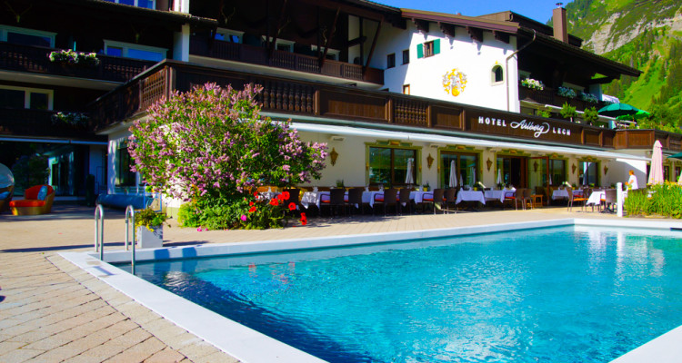 Hotel Arlberg in Lech - Außenpool
