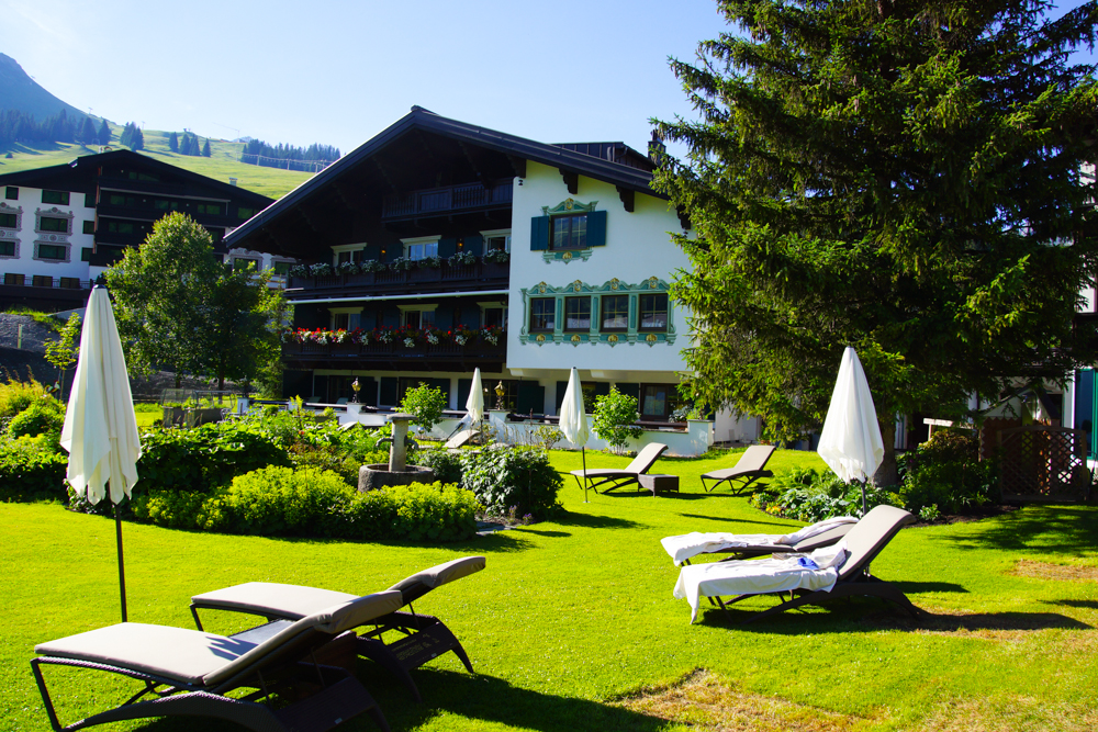Hotel Arlberg in Lech - Liegewiese