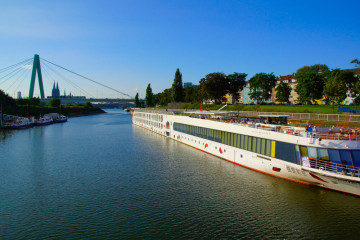 Arosa Liegeplatz in Köln an der Deutzer Brücke