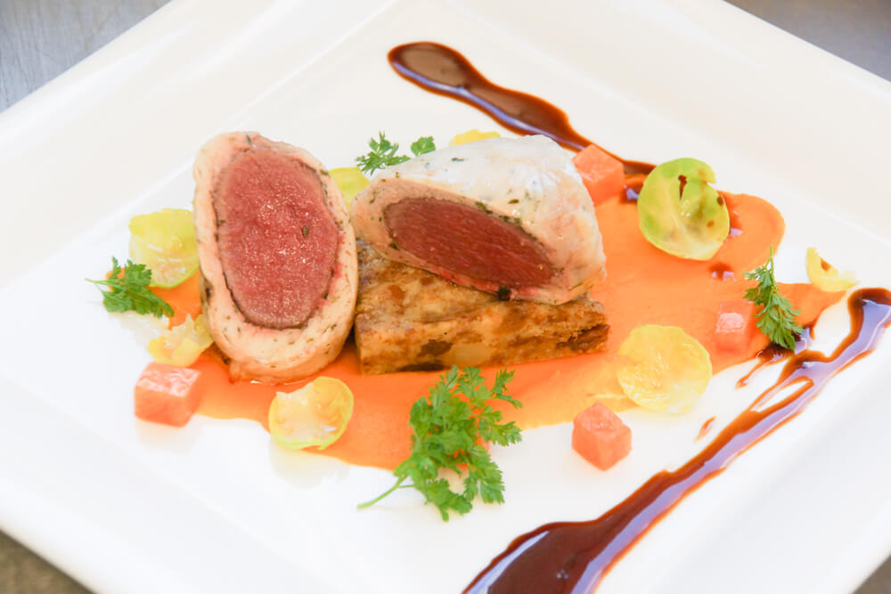 Crépinette vom Reh mit Kürbis, Rosenkohl und Mandel