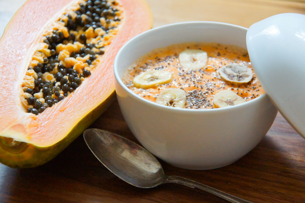 Papaya-Ingwer Joghurt mit Chiasamen und Banane - Rezept