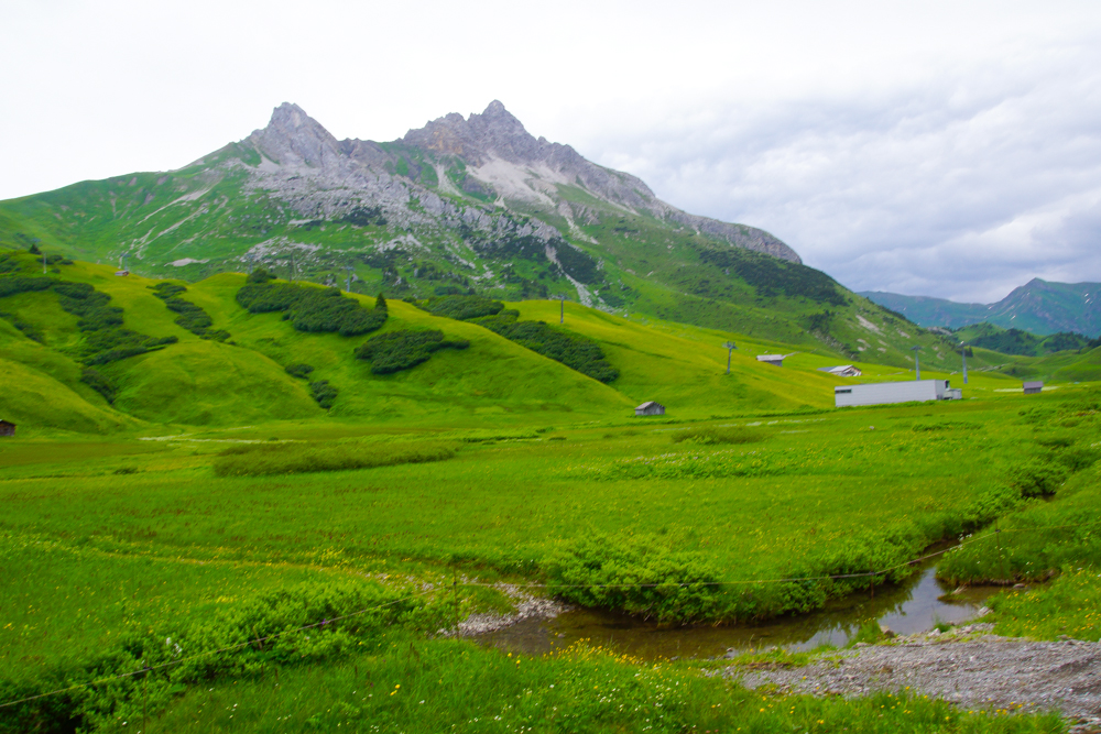 Wanderung durch das blühende Arlberger Land