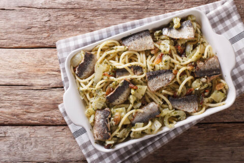 Pasta mit gebratenen Sardinen