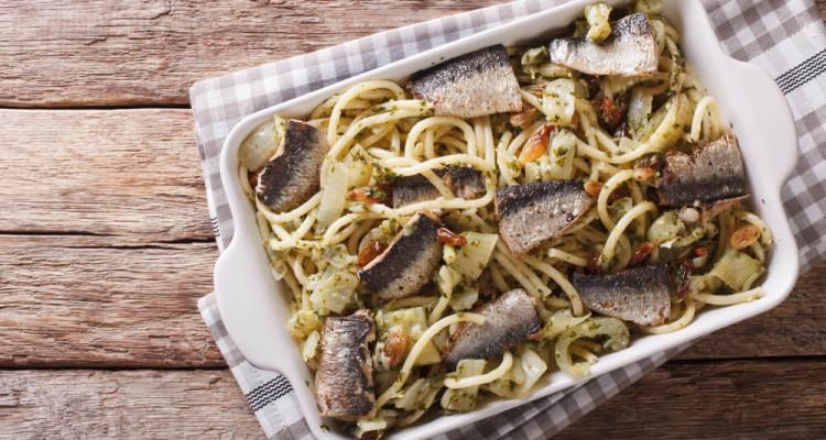 Pasta mit gebratenen Sardinen