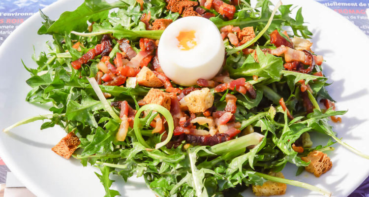Cabane des Violettes - Salat mit Speck und Ei