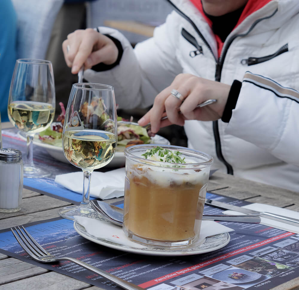 Cabane des Violettes - Suppe und Wein