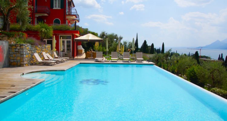 Hotel Bellevue San Lorenzo Malchesine - Pool mit Poolvilla