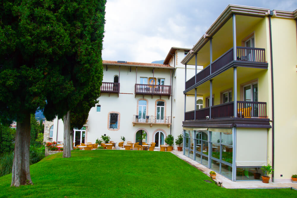 Hotel Bellevue San Lorenzo Malcesine - Zimmer mit Garten