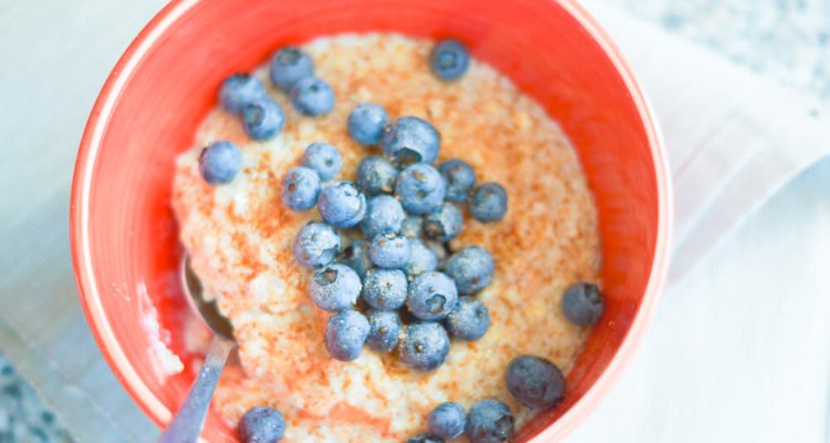 Heidelbeer-Porridge mit Zimt