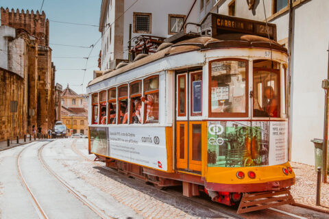 Historische Tram in Lissabon