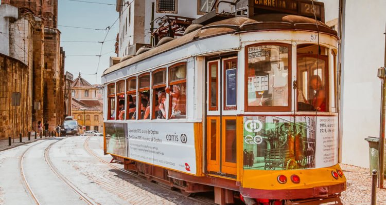 Historische Tram in Lissabon