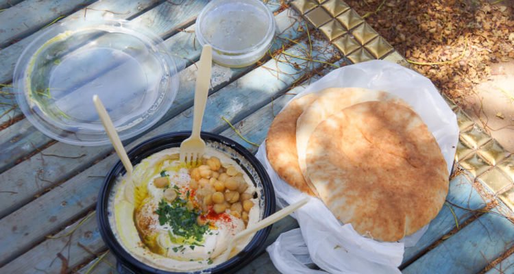 Hummus Abu Hassan,Tel Aviv-Yafo-Hummus und Brot