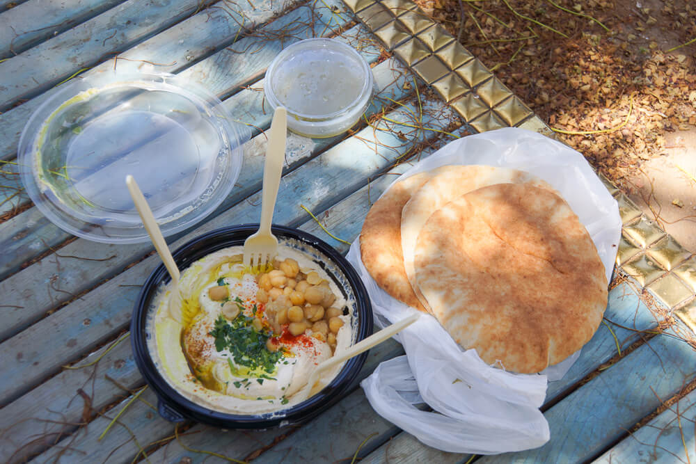 Hummus Abu Hassan,Tel Aviv-Yafo-Hummus und Brot