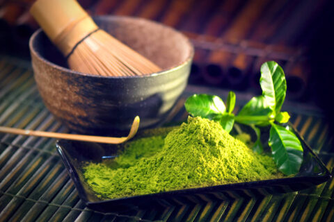 Matcha-Pulver und Tee
