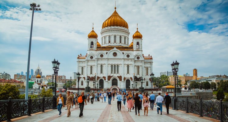 Moskau - Christ Erlöser Kathedrale von der Brücke über die Newa
