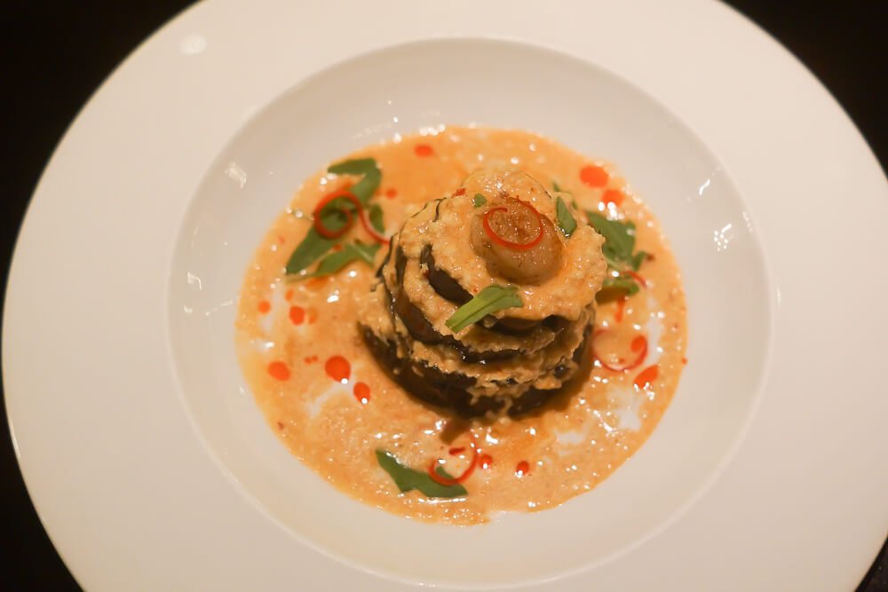 Black Thai Restaurant Moskau - Auberginenturm mit Hühnchen und Kokos