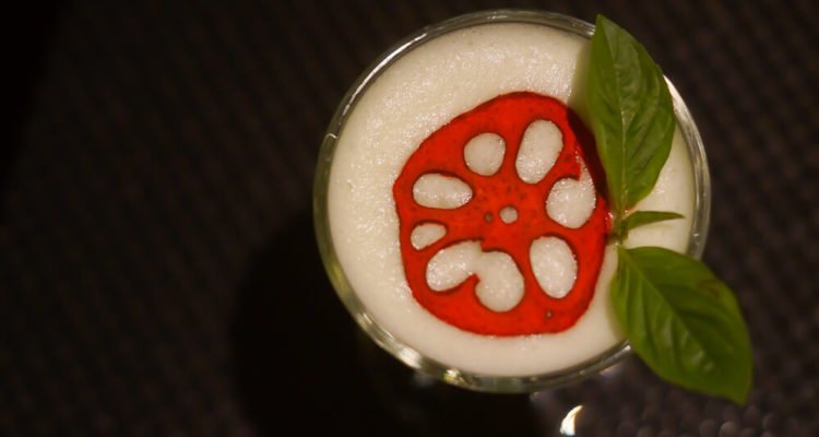 Black Thai Restaurant Moskau - Pandan Cocktail mit Lotus und Basilikum